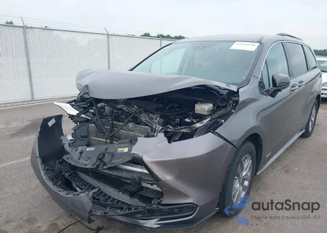 2021 Toyota Sienna Le z USA, uszkodzony, nr VIN 5TDKRKEC9MS063162